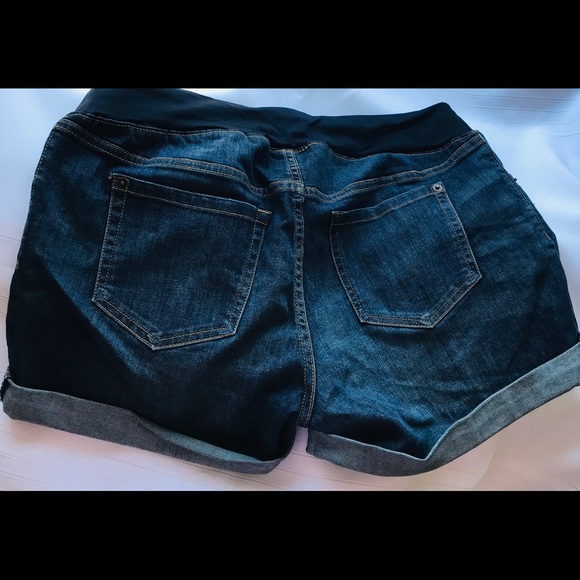 🌸Liz Lange Maternity Shorts - Picture 5 of 5